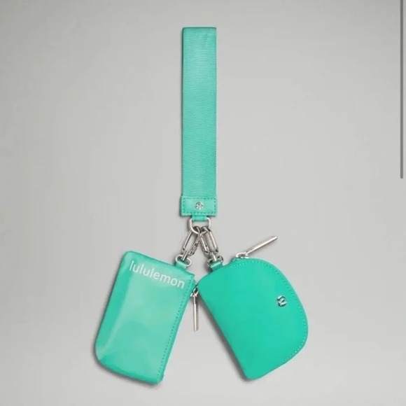 70-71🆕💚 Lululemon Dual Pouch Wristlet Paradise Green Vapor - Picture 6 of 6
